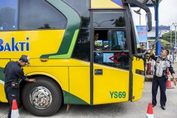 Uji kelaikan bus dan tes kesehatan supir bus