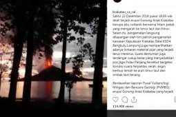 Gunung Anak Krakatau masih keluarkan asap hitam tebal