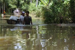 Warga Terisolir Banjir