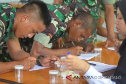 Ratusan Prajurit TNI-AD Jalani Tes Urine