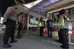 Srikandi Polrestabes Surabaya Sisir Gereja