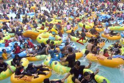 Wisata air padat pengunjung