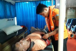 Petugas SAR evakuasi ABK berkebangsaan Tiongkok