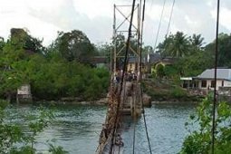 Jembatan Fair di Tual ambruk