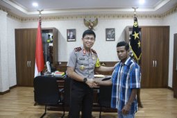 Kapolda Maluku bantu korban busung lapar