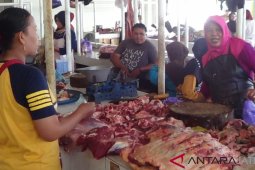 Pengrajin Bandung bikin sepatu dari kulit kaki ayam