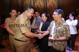 Bupati Gianyar beri penghargaan 50 wajib pajak