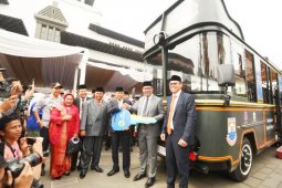 Gubernur Jabar luncurkan 13 bus wisata perkotaan