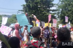 Warga Mabat minta PN Sungailiat tunda eksekusi