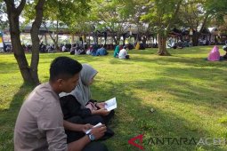 Keluarga doakan korban tsunami di Aceh