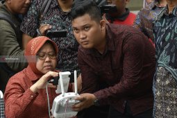 Risma Pantau Pemulihan Jalan Ambles Gunakan "Drone"