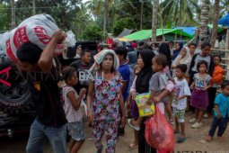 Ratusan warga Gorontalo mengungsi akibat informasi tsunami