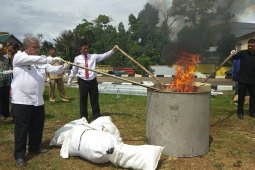 Kejari Bengkayang musnahkan barang bukti