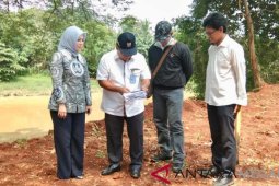Bukaan pintu bendung memicu penggerusan bantaran Kali Bekasi
