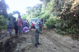 Longsor sempat tutup akses jalan antardesa di Deliserdang