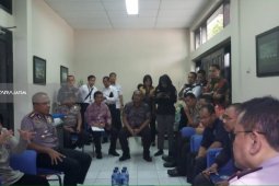 Meski Sakit, Risma Tetap Tinjau Jalan Raya Gubeng Ambles