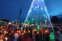 Pawai Seribu Lilin di Gebyar Natal Sekadau