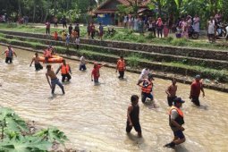 Korban tenggelam masih dicari tim Polres dan BPBD Indramayu