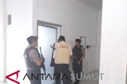 Kantor DPRD Tapteng digeledah Tim Tipikor Poldasu