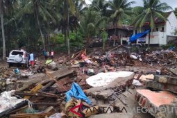 Para pengungsi korban terdampak tsunami Lampung menunggu relokasi