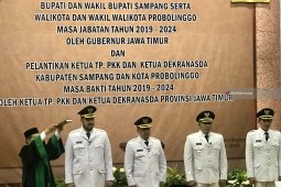 Gubernur Lantik Bupati Sampang dan Wali Kota Probolinggo Serentak (Video)