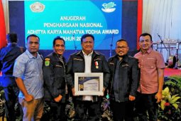 Bupati Labura terima Lencana Adhitya Karya Mahatva Yodha