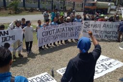Sungai Marbau tercemar, mahasiswa demo DLH Labura