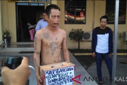 Warga amankan pelaku pungutan liar mengatasnamakan korban bencana