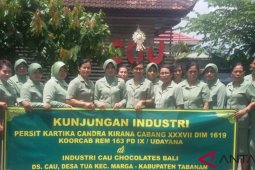 Persit Kodim Tabanan pelajari proses produksi cokelat marga
