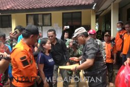 Bantuan korban longsor mencukupi sebulan ke depan