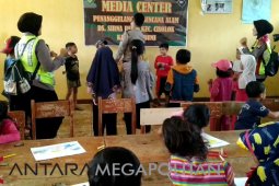 Program trauma healing untuk anak korban longsor