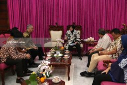 Merpati Tawari Pelajar Surabaya Kerja Praktik Perawatan Pesawat