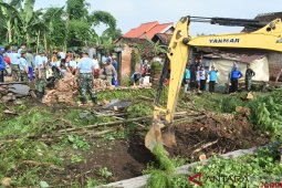 TNI Gotong Royong Bangun Rumah