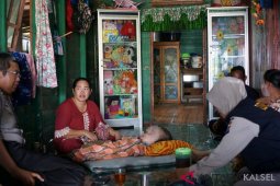 Biddokes Polda Kalsel kunjungi anak penderita hidrosefalus