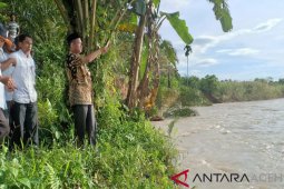 Puluhan hektare kebun warga amblas ke sungai akibat erosi di Nagan
