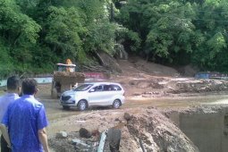 Parapat masih satu jalur