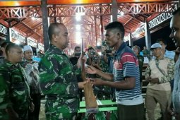 Danrem tanam pohon dan terima 16 senpi rakitan SAD