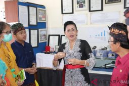 Putri Koster : Prestasi siswa jangan hanya dipajang