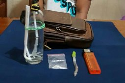 Gerebek judi polisi amankan pelaku sabu