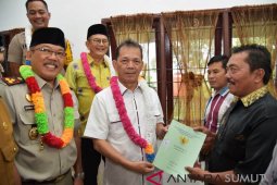 Sejalan nawa cita Jokowi, Syahrul serahkan sertifikat tanah sembilan desa di Tapsel