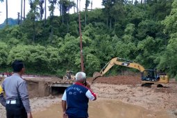 Awal tahun, Parapat longsor lagi