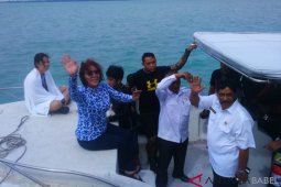 Menteri Susi Pudjiastuti liburan di Belitung