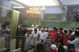 Cawapres Maruf Amin ziarah ke makam Habib Abdullah Keramat Empang