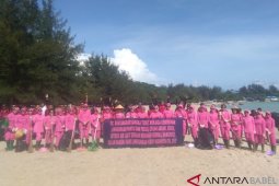 Bhayangkari Polres Bangka gelar kegiatan bersih pantai