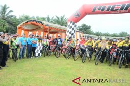 Bupati-Wabup lepas peserta bersepeda di alam Tala