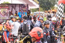 Bersepeda di alam