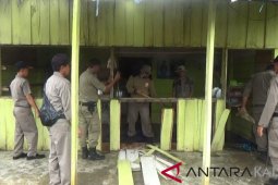 Satpol PP Paser Bongkar Bangunan Prostitusi Terselubung