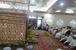 Ziarah ke makam Guru Sekumpul