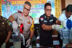3 kilogram sabu dan ratusan ekstasi diblender