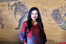 Titi Kamal jatuh cinta dengan skenario  "Rumput Tetangga"